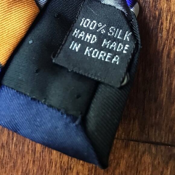 Vintage Guggenheim Museum 100% Silk Tie, Super Cool Abstract Design - Picture 11 of 11